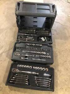 lot 31 image: Husky Mechanics Tools Set 270-Piece Customer Returns See Pictures