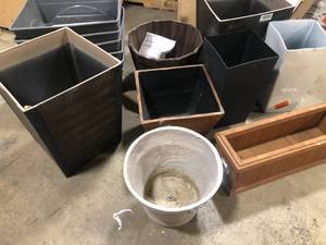 lot 39 image: Lot of Assorted Garden Pots Various Models and Conditions Customer Returns See Pictures