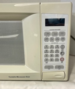 lot 35 image: General Electric Turntable Microwave Oven