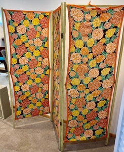 lot 43 image: Vintage Floral 3 Panel Screen