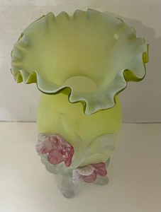 lot 50 image: Vintage Victorian Art Glass Vase with Ruffled Edges