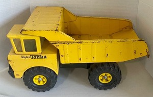 lot 53 image: Vintage Metal Dump Truck by Tonka