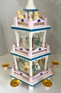 lot 81 image: Wooden 3 Tier Easter Themed Pyramid Candle Fan Decor