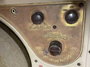 lot 112 image: Vintage Recordette By Wilcox-Gay Record Player  Radio Model 6J10