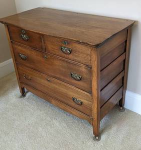 lot 2 image: Vintage Oak Dresser
