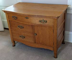 lot 4 image: Vintage Small Oak CabinetWashstand