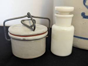 lot 63 image: Vintage Crocks
