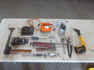 lot 12 image: Garage Items