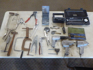 lot 13 image: Garage Items