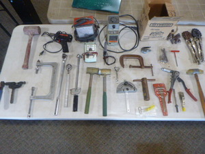 lot 15 image: Garage Items