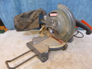 lot 64 image: Craftsman 10 Compact Miter Saw