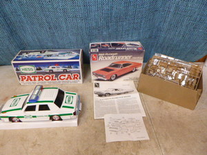 lot 74 image: Model Car and Patrol Car
