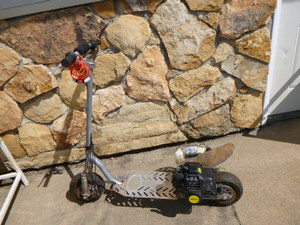 lot 86 image: Extreme Gas Powered Scooter
