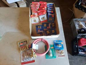 lot 143 image: Misc. 38 and 14 Air Hose Fittings