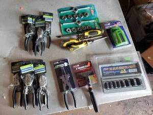 lot 171 image: Lot of Tools - Sockets, Welding Pliers, Linesman Pliers, Side Cutters, Die Sets, Phillips Screwdrivers, Hook Blades