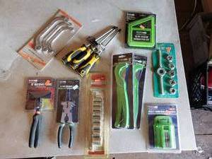 lot 182 image: Tools PH Screwdrivers, Screw Extractor Set, Obstruction Wrench Set, Sockets, Welding Pliers, MM Die Set, Tubing Cutters