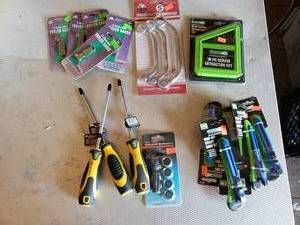 lot 195 image: Tools Screw Extractor Set, Utility Knives, Spark Plug Rethreader, PH Screwdrivers, Feeler Gauges, Obstruction Wrenches