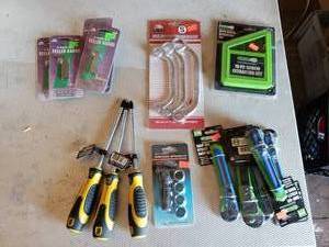 lot 196 image: Tools Screw Extractor Set, Utility Knives, Spark Plug Rethreader, PH Screwdrivers, Feeler Gauges, Obstruction Wrenches