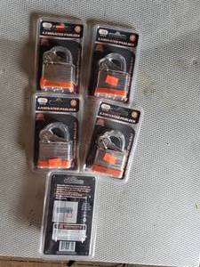 lot 250 image: Lot of 5 Padlocks