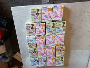 lot 325 image: 19 Packages of Kids Bandages