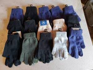 lot 343 image: Lot of 15 Pairs of Gloves