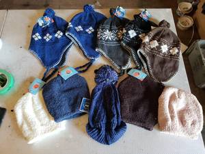 lot 346 image: Lot of 10 Stocking Caps