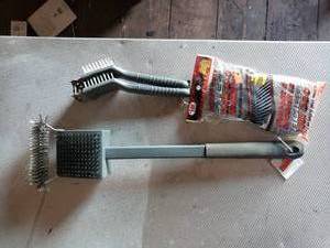 lot 364 image: Grill Scrubbers