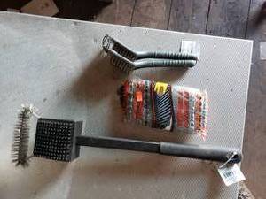 lot 363 image: Grill Scrubbers