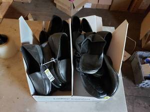 lot 369 image: Slip On Shoes, Misc. Sizes