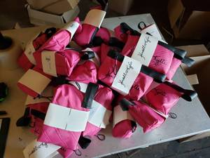 lot 373 image: Lot of 30 Kendall & Kylie Makeup Bags