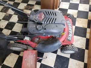 lot 5 image: Snapper Self Propelled Mulcher Mower with Dethatcher and Bagger Attachments