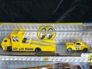 lot 43 image: 2 - M2 Truck and Car Combo - New in Box