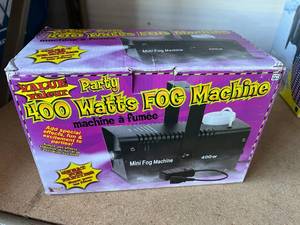 lot 9 image: 400 Watt Fog Machine - New in Box