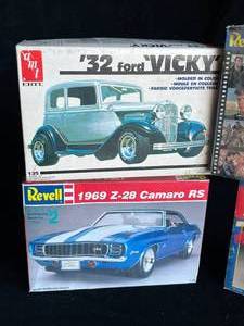 lot 18 image: Lot of 4 Model Car Kits