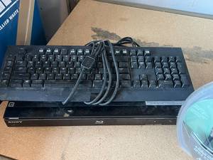 lot 16 image: Sony BluRay Disc Player, Keyboard & Video Cable
