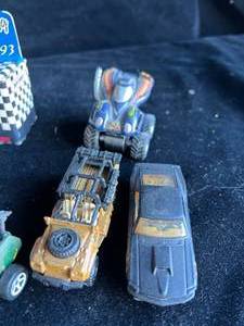 lot 20 image: Lot of 22 Hot Wheel and Matchbox Cars and Tanks