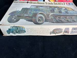 lot 19 image: Lot of 3 Car & Tank Kits