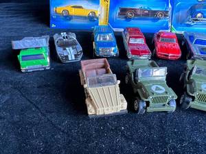 lot 33 image: 16 Opened & 3 New Hot Wheels & Matchbox CarsJeeps