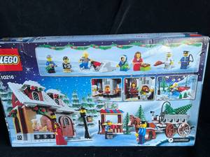 lot 38 image: Lego Christmas Set - 687pc - New in Box