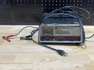 lot 31 image: Schumacher Battery Charger