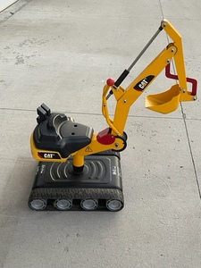 lot 51 image: CAT Metal Ride On Digger Excavator