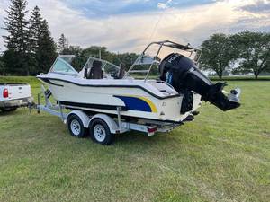 lot 1 image: 1997 Grady-White 19ft Boat