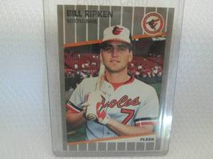 lot 1 image: 1989 Fleer Bill Ripken F Face Error...