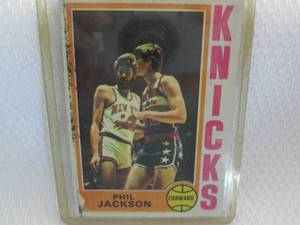 lot 15 image: 1974-75 Topps Phil Jackson Card...