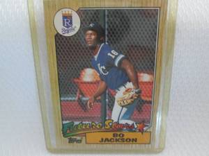 lot 18 image: 1987 Topps Bo Jackson Rookie Card...