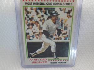lot 19 image: 1978 Topps Reggie Jackson Record Br...