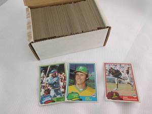 lot 33 image: Box Of 1981 Topps Baseball Cards...