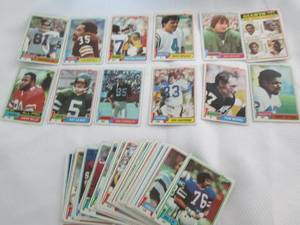 lot 42 image: 55 1981 Topps Football Cards...