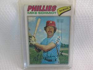 lot 184 image: 1977 Topps Mike Schmidt Card...