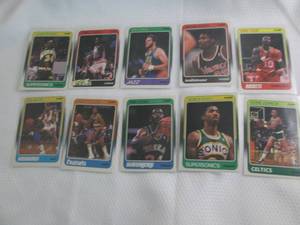 lot 190 image: Assorted 1988-89 Fleer Basketball C...